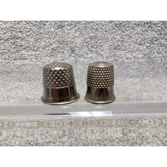 LOT OF 5 SILVER COLOR VINTAGE SEWING THIMBLES - Picture 10 of 13